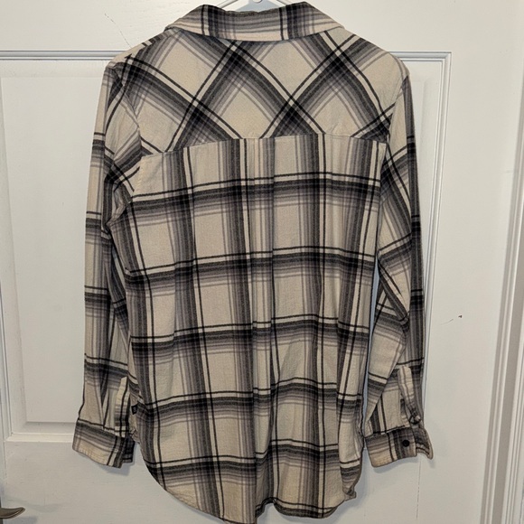 GAP Black and Cream Checkered Flannel Shirt - Picture 4 of 4
